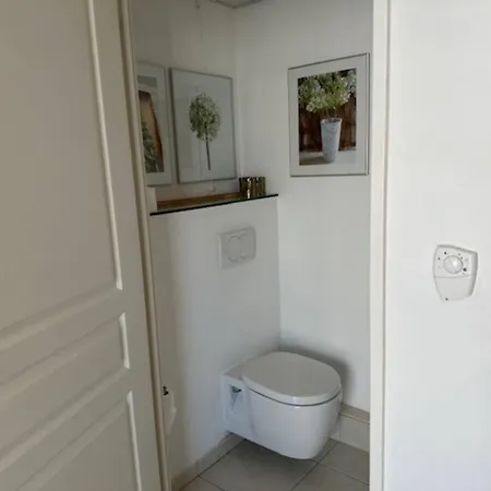 公寓 1 Bedroom Next To The And Port Vauban *