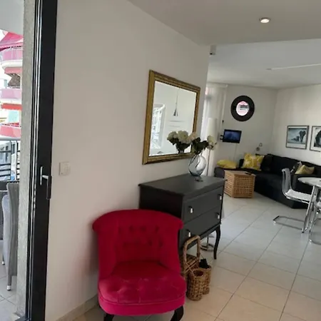 1 Bedroom Next To The And Port Vauban *