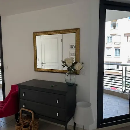 公寓 1 Bedroom Next To The And Port Vauban