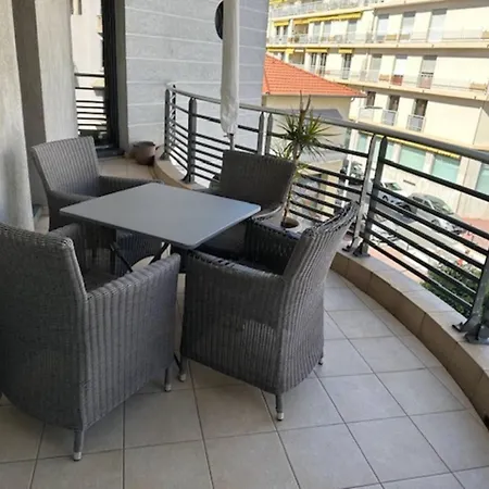 Appartamento 1 Bedroom Next To The And Port Vauban *