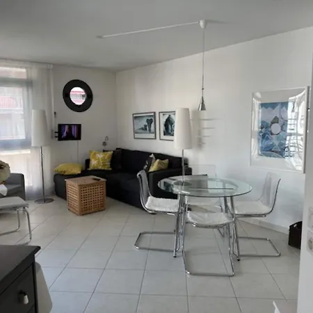 1 Bedroom Next To The And Port Vauban Appartamento